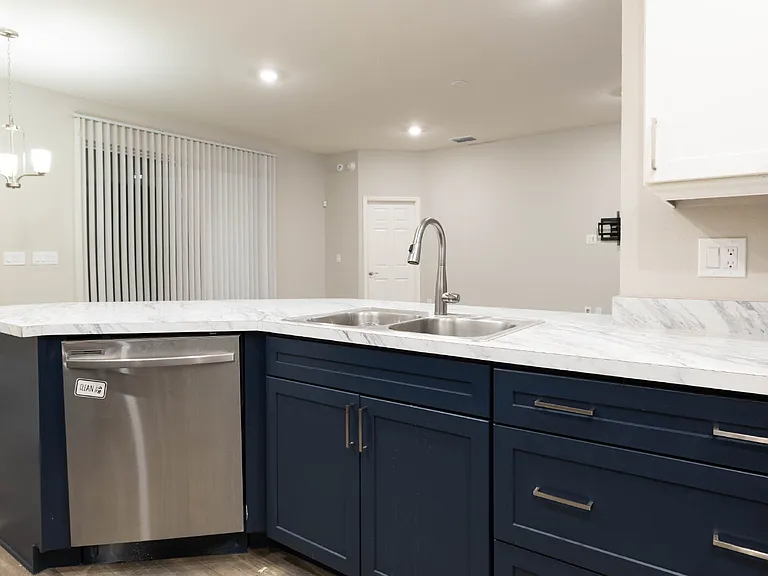 1069 Montgomery Ln — Photo 18