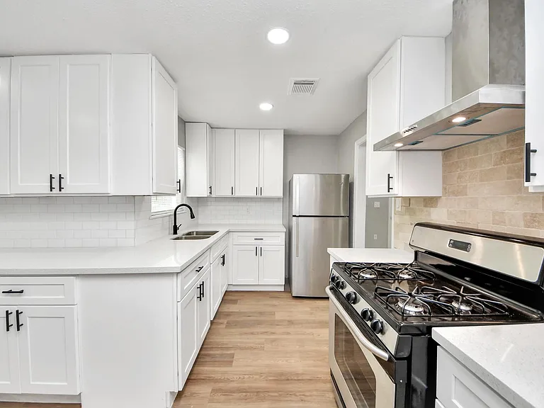 710 Canary Cir — Photo 18