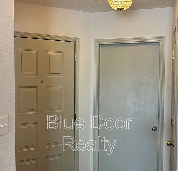 2125 Sierra Ln NE — Photo 3