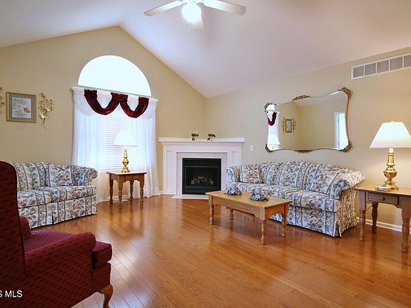 5th image of 58 Summerfield Blvd