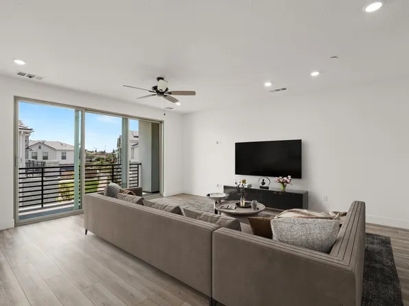 588 W Balsam Lane, Clovis, CA 93611