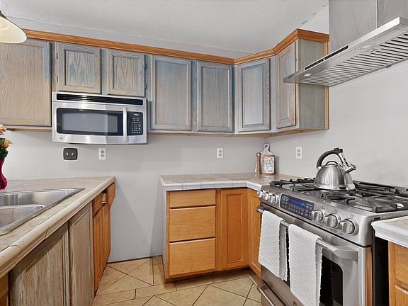 3rd image of 4892 Turquoise Dr NE