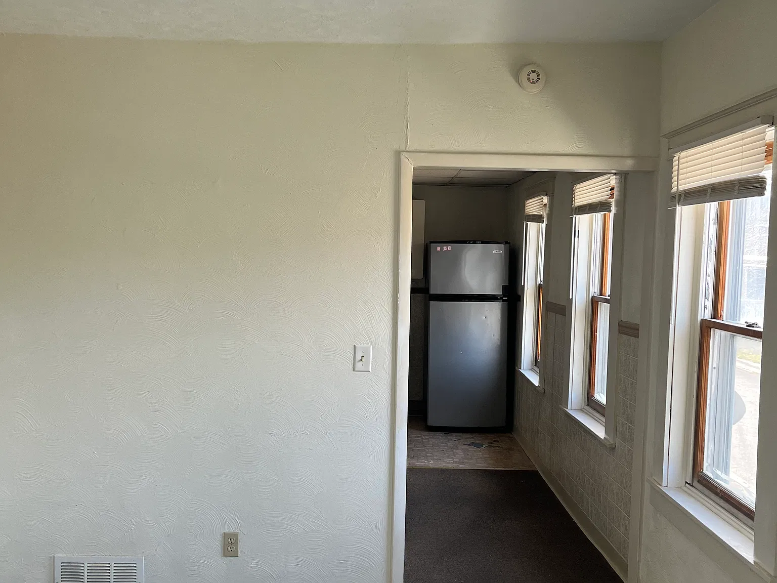 2 bed, 1000 sqft, $800 — Photo 2