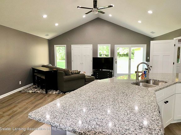 5th image of 2324 Raby Rd