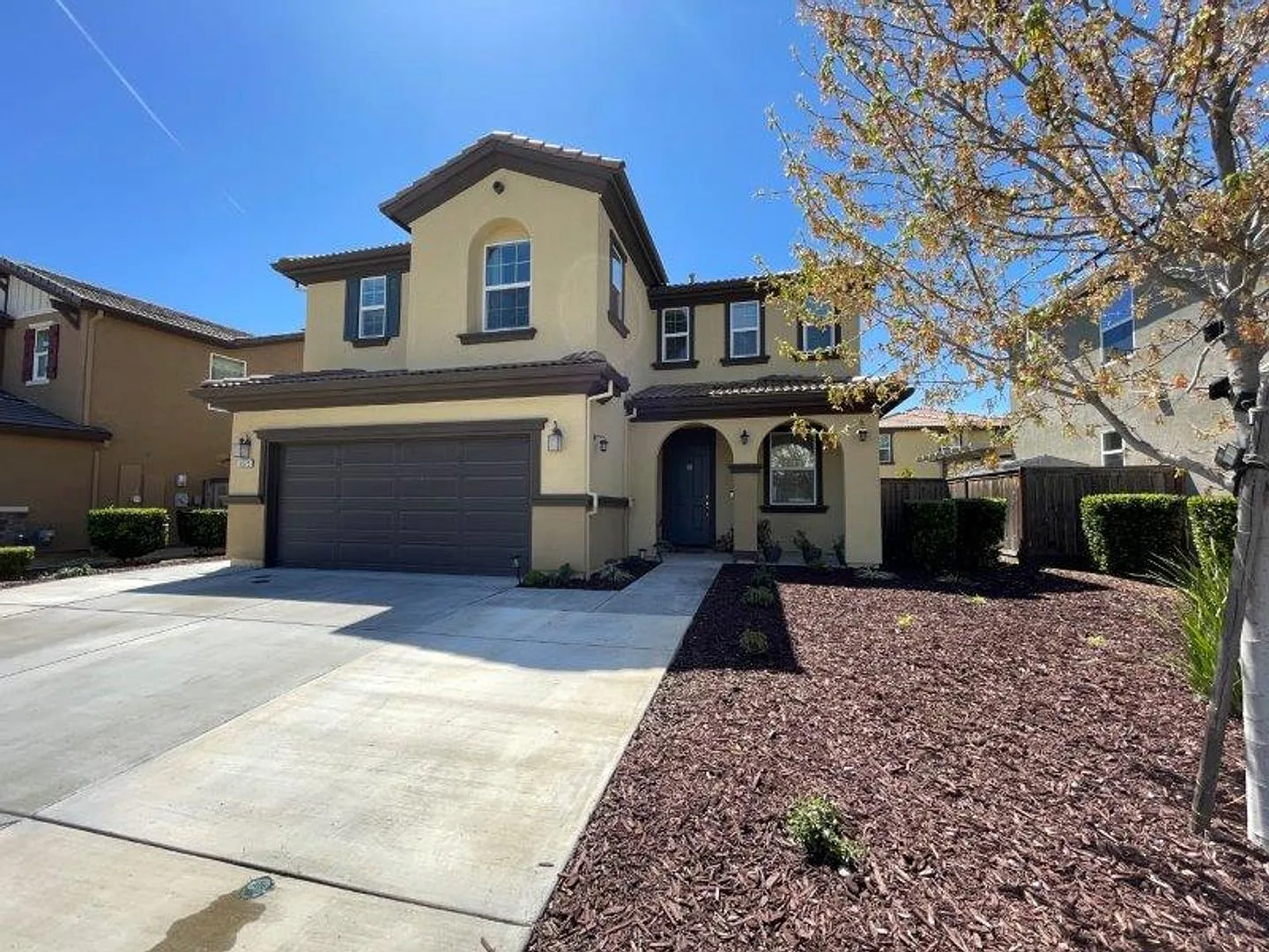 Gorgeous 4 Bed Located in Great Gated Community — Photo 1