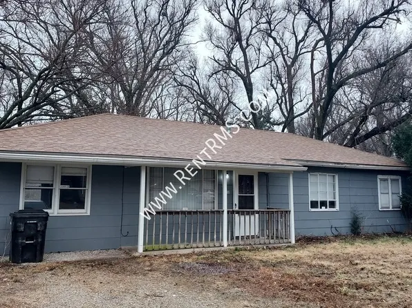 3558 SW Kirklawn Ave, Topeka, KS 66611