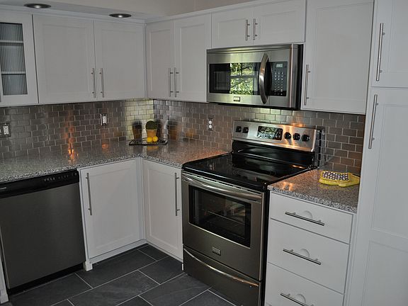 4th image of 156 N Dartmouth Dr