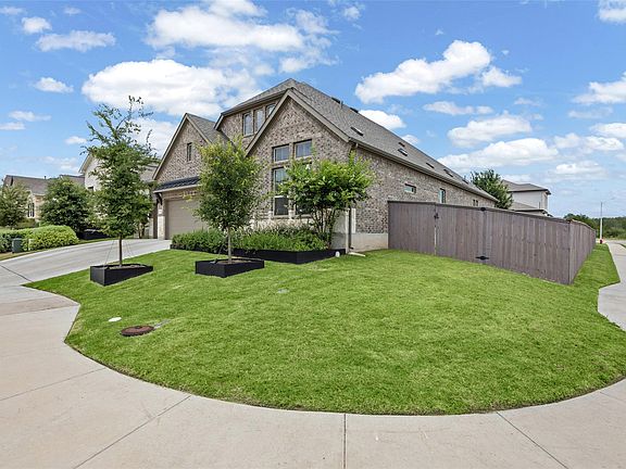 5th image of 388 Washington Dr