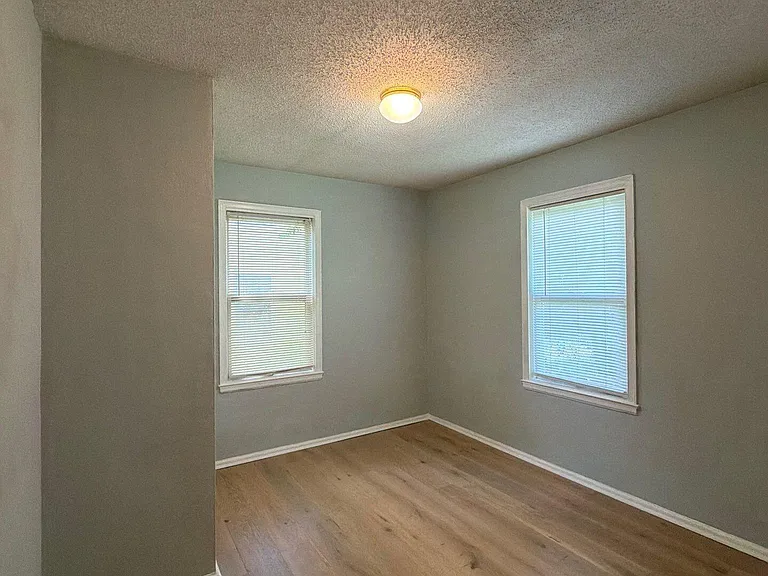 8028 Delaware Ave — Photo 15