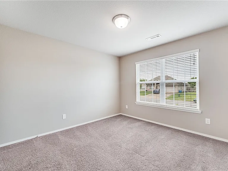705 SW River Rock St — Photo 10