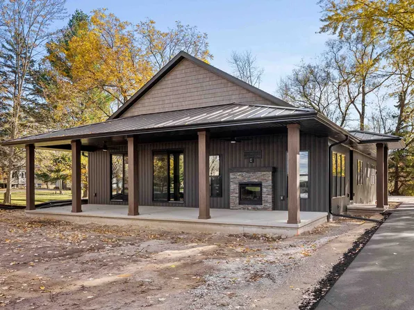 1253 Riverside Dr, Suamico, WI 54173