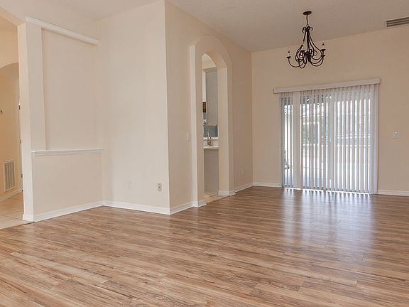 3rd image of 174 Crystal Oak Dr