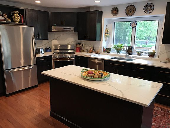 4th image of 5 Foxhall Dr