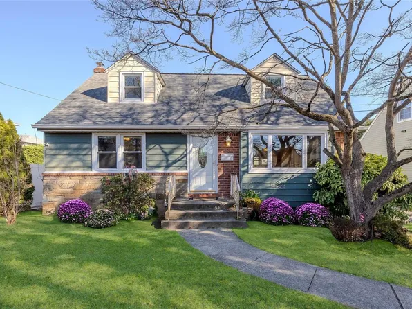 237 Hunnewell Avenue, Elmont, NY 11003