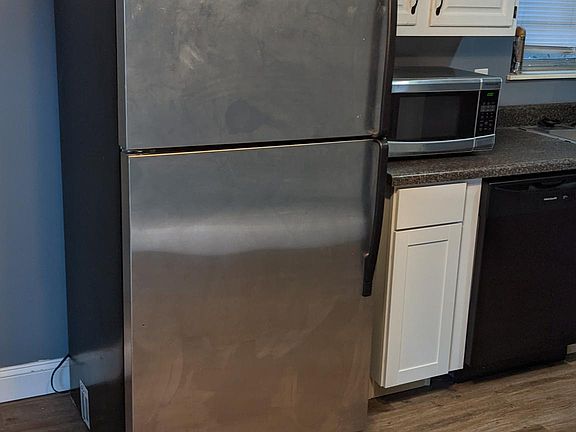 3rd image of 2025 Countryhill Ln