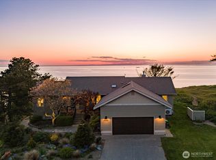 2063 W Beach Rd, Oak Harbor, WA 98277