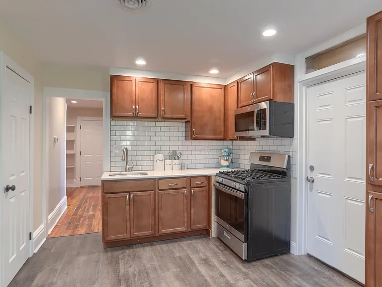 1526 Green St #2 — Photo 5