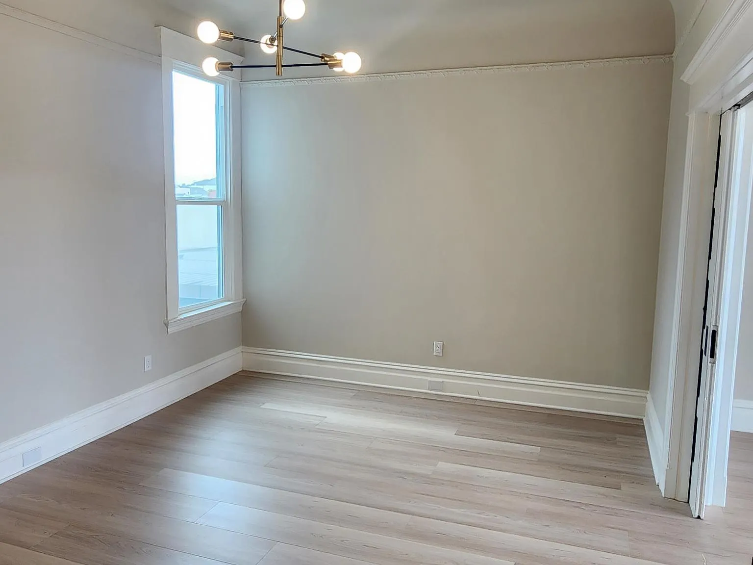 5 bed, 1.5 bath, $9,000 — Photo 2