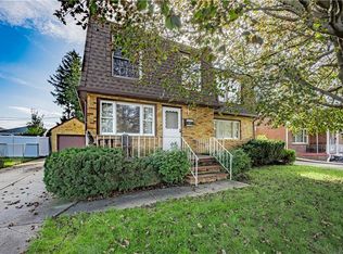 57 Meadowbrook Dr, Lackawanna, NY 14218