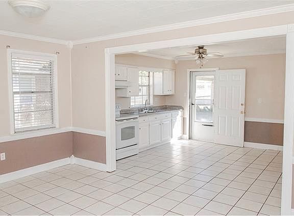 4th image of 1125 Farrington Dr