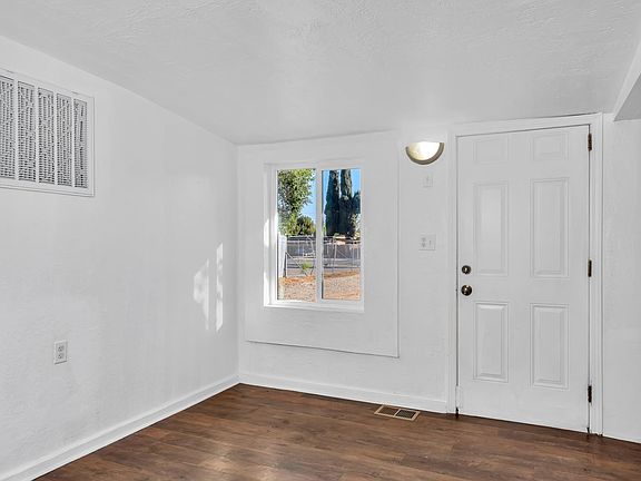 4th image of 710 S G St