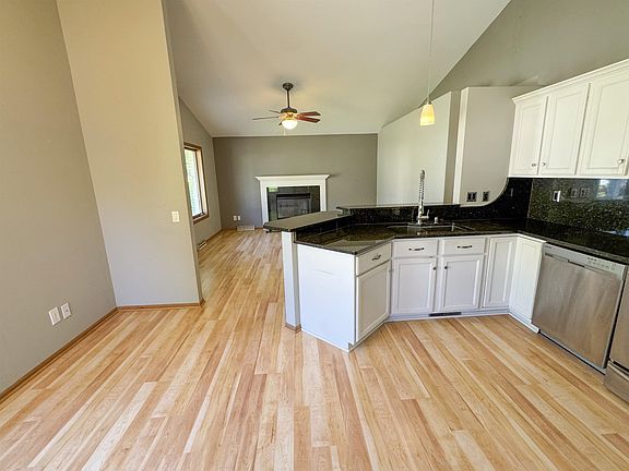 2nd image of 756 Willow Run St