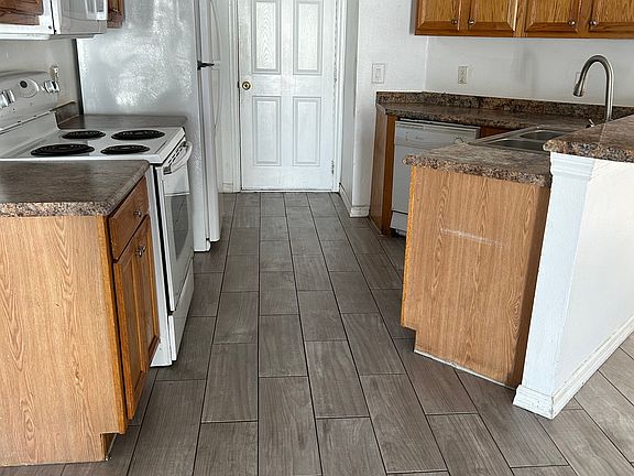 3rd image of 709-711 Bobcat Ct