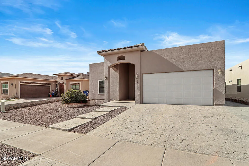 4 bed, 2.5 bath, 1643 sqft, $1,875 — Photo 2