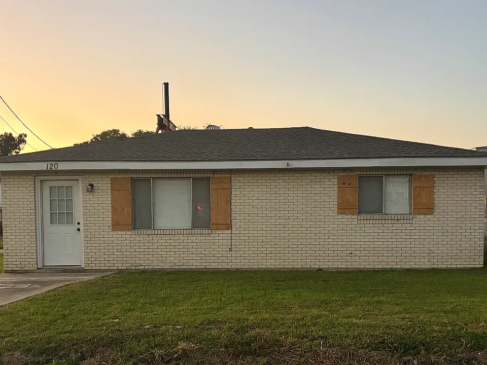 120 Lyndenwood Dr