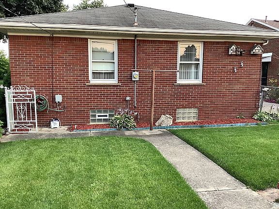 3rd image of 1704 Davis St