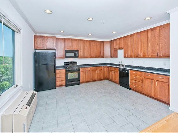 5th image of 479 Front St Floor 4