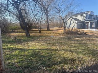 616 S Division St, Coweta, OK 74429