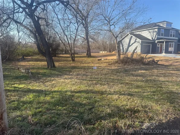 508 S Division St, Coweta, OK 74429