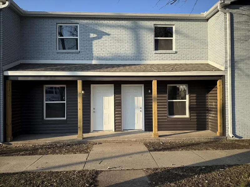2 bed, $975 — Photo 1