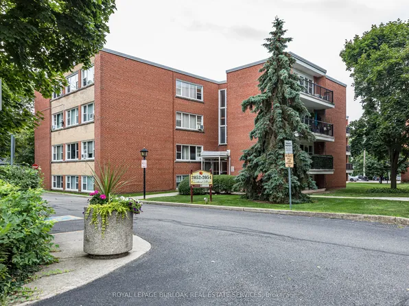 2054 Courtland Dr #405, Burlington, ON L7R 1R8