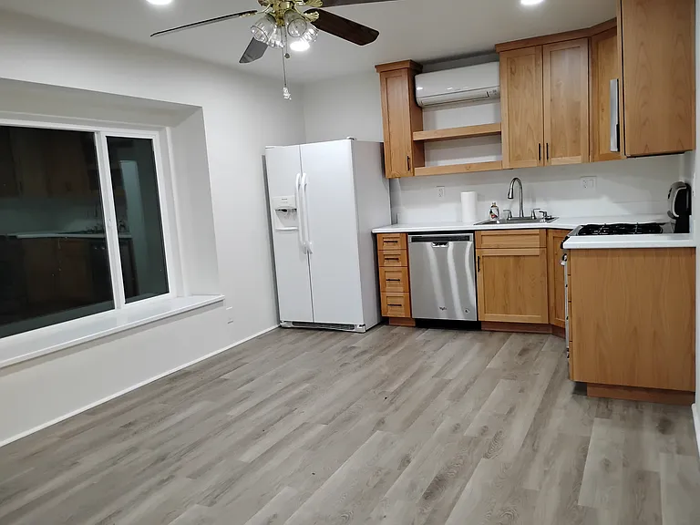 1671 Lisbon Ln — Photo 2