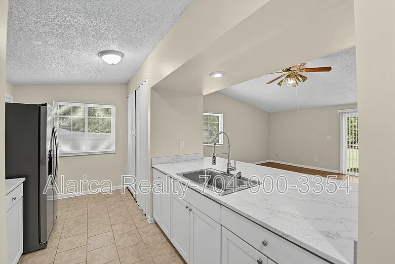 3 bed, 1120 sqft, $1,695 — Photo 4