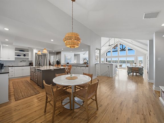 3rd image of 648 Enchanted Isles Dr