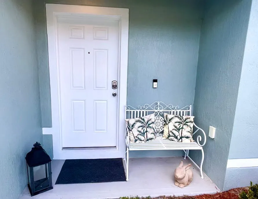 3 bed, 2.0 bath, 1294 sqft, $2,500 — Photo 2