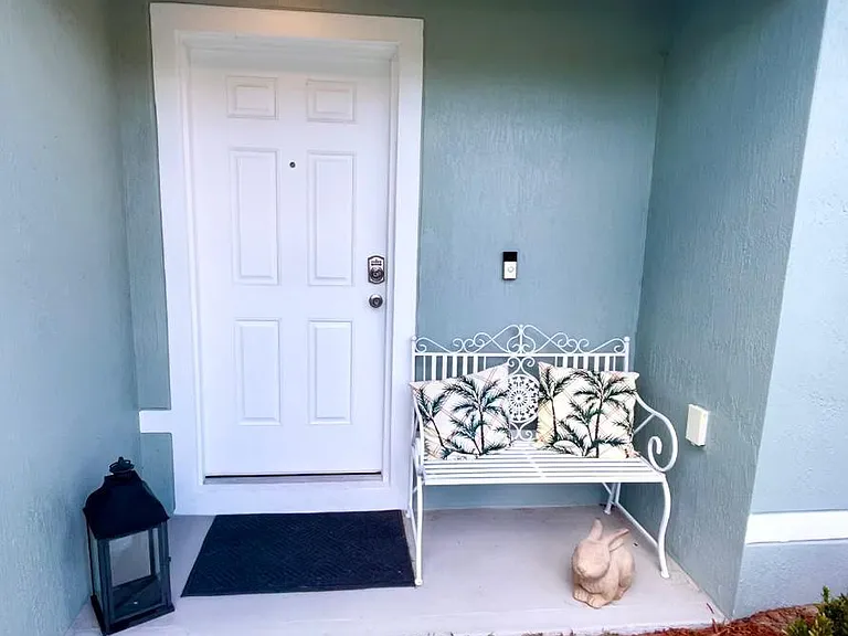 1348 SE Bayharbor St — Photo 2