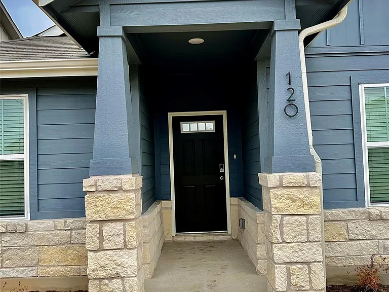120 Oakdale Meadows Ln — Photo 3