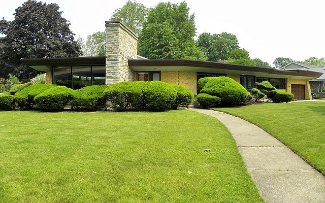 1st image of 3558 W 98th St