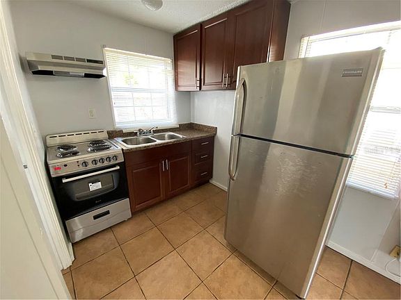 4th image of 834 8th Ave NW #2