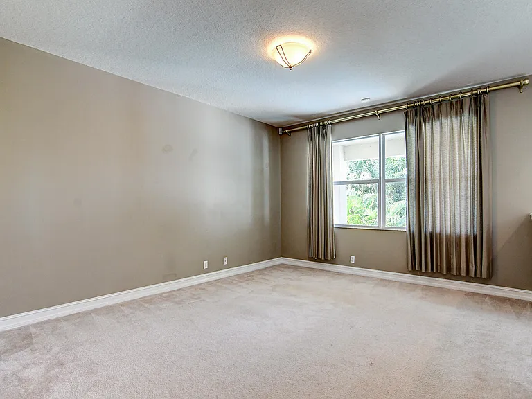 670 Edgebrook Ln — Photo 37