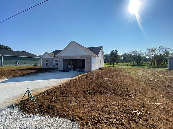 2nd image of 40 Fieldstone Cir