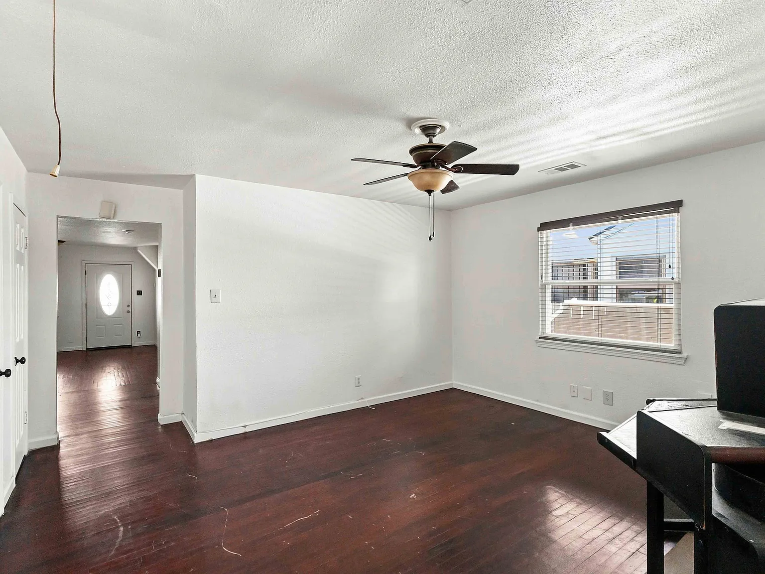 2 bed, 2200 sqft, $2,500 — Photo 2