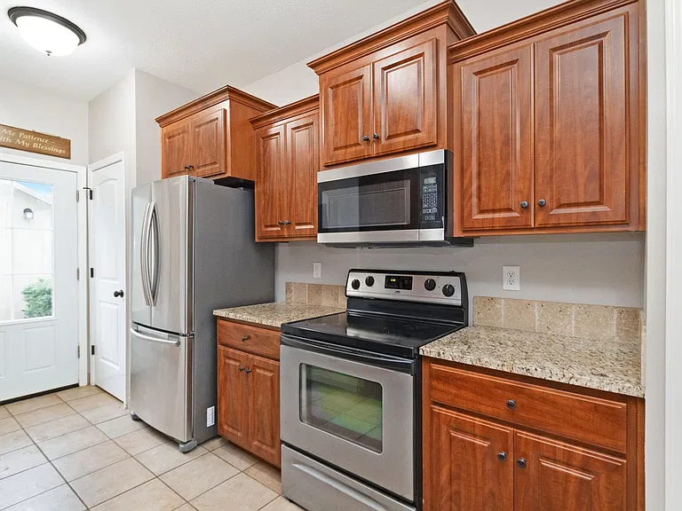 2621 Valentine Ln — Photo 9