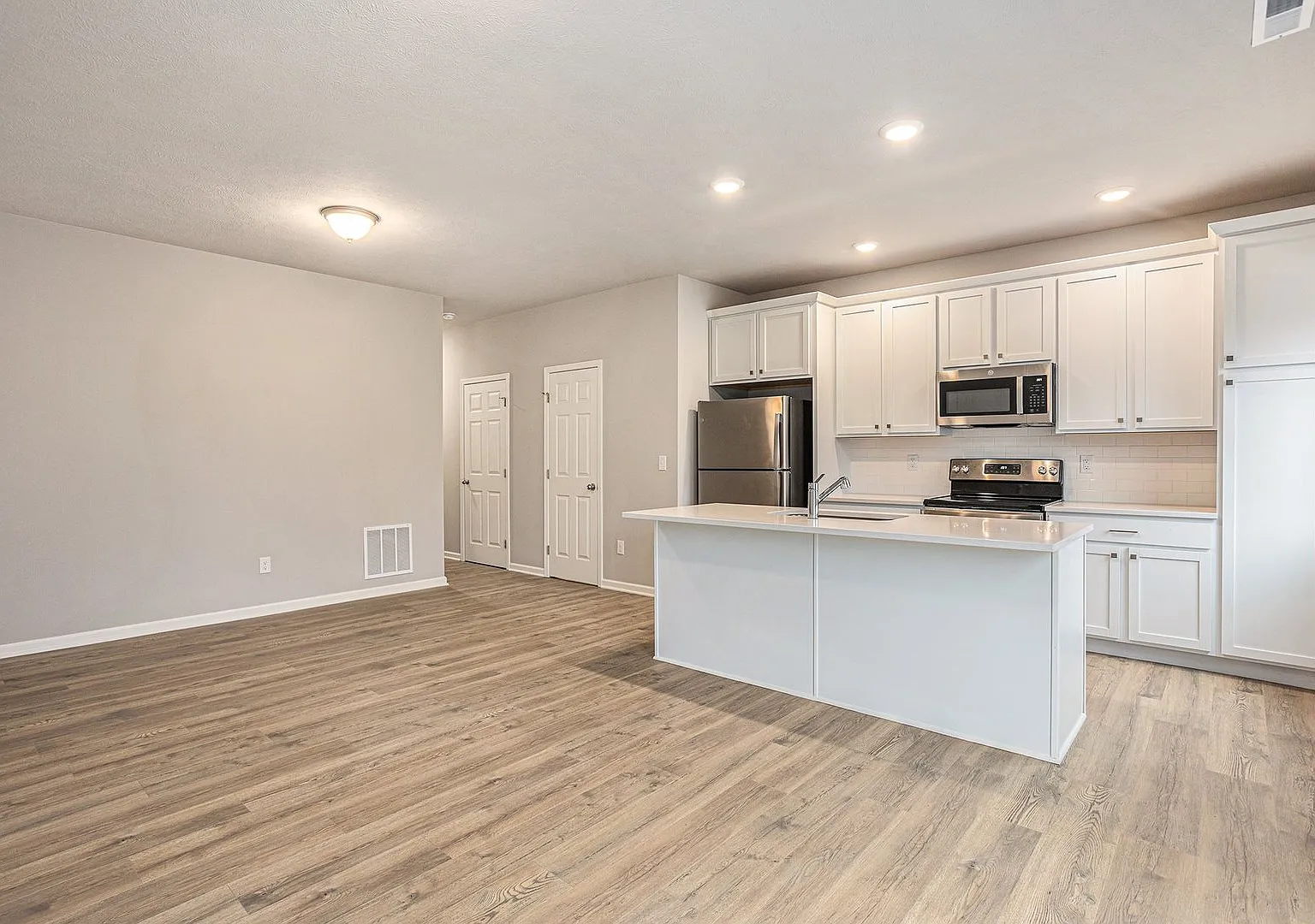 Move In Special: Get August & September Rent FREE! Move in by August 31st to receive FREE rent fo... — Photo 3