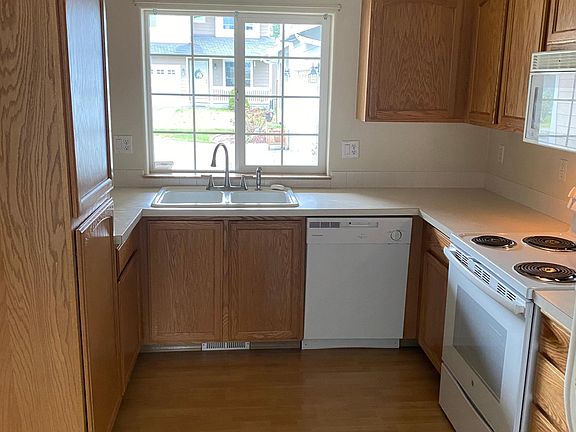 3rd image of 16110 92nd Ave E
