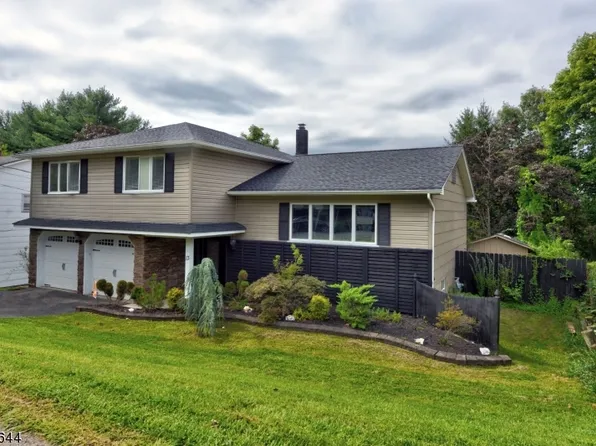 13 Lovell Dr, Wanaque Boro, NJ 07465